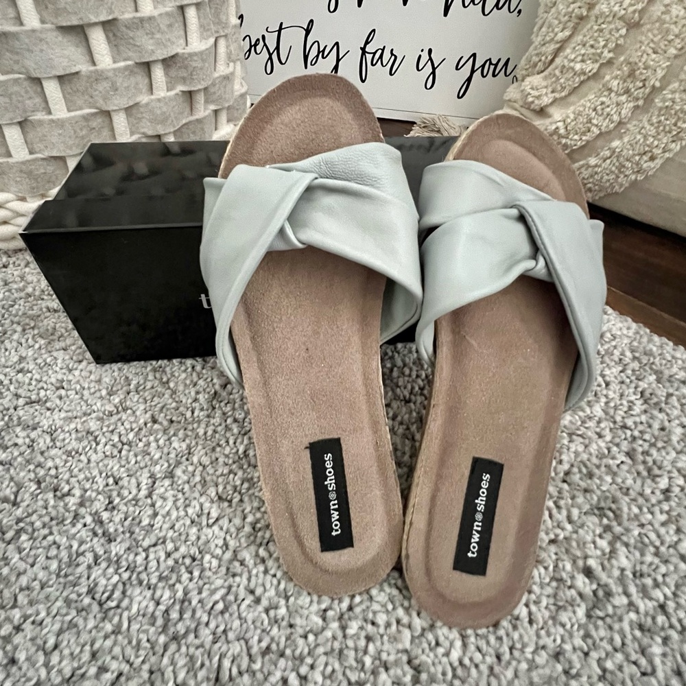 Womens Light Grey Slides Knot Design Sandals Size 8M NEW IN BOX